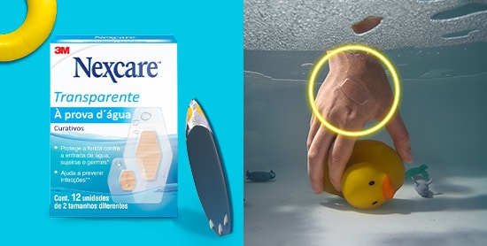 Curativos transparentes à prova d'água Nexcare com a imagem de um mão usando o curativo  à prova d'água, pegando um pato dentro da banheira.
